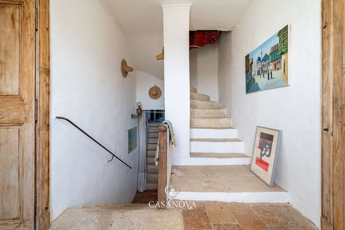 Maison à LUSSAN