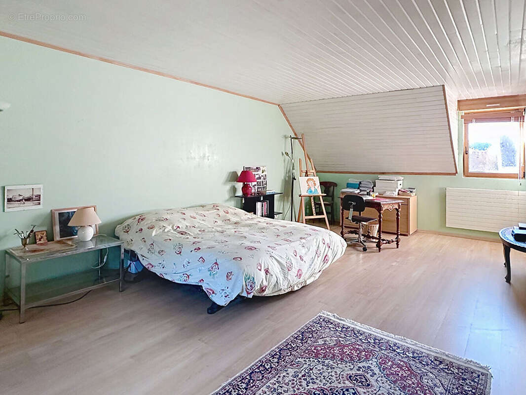 Maison à LA CELLE-LES-BORDES