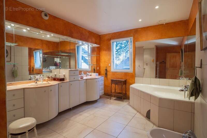 Maison à CHARNAY-LES-MACON