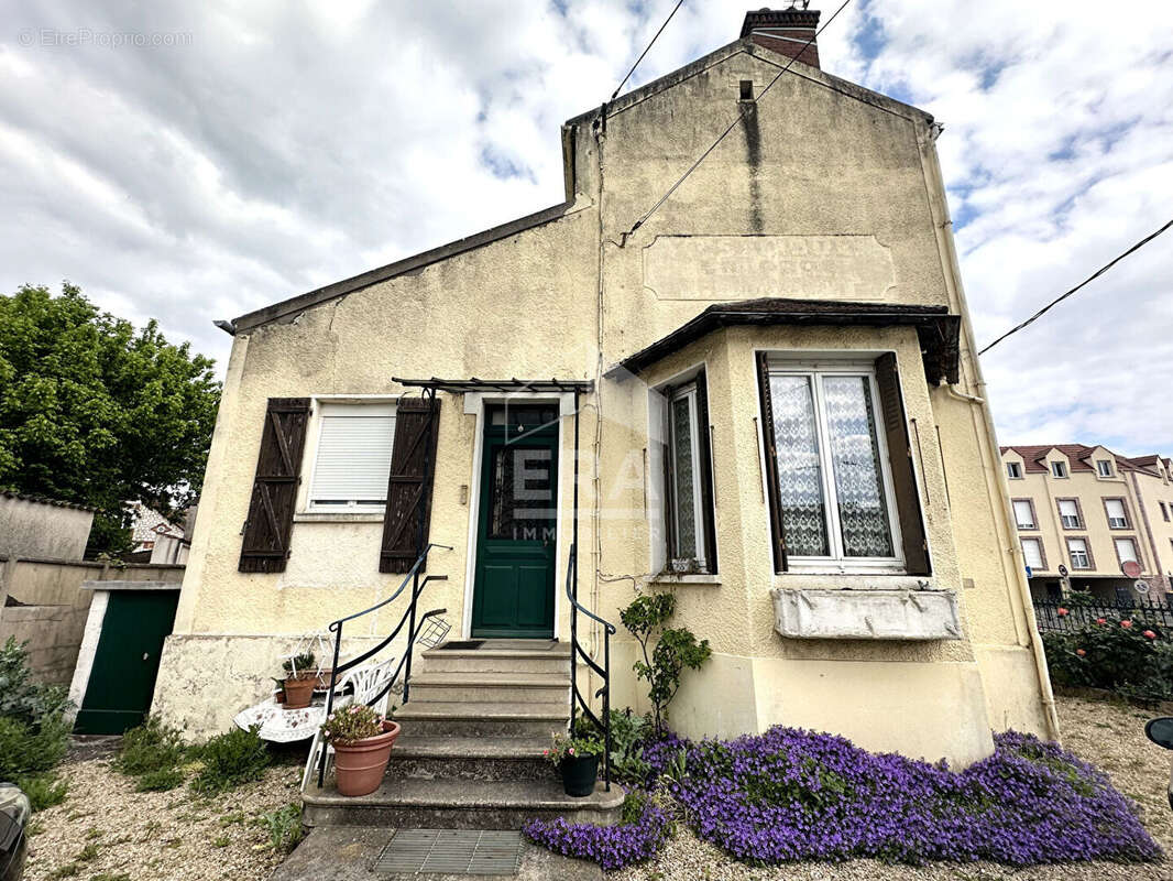 Maison à MONTEREAU-FAULT-YONNE