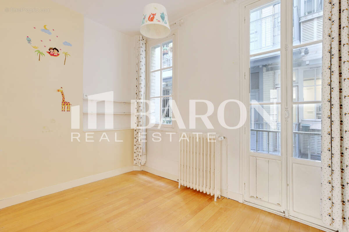 Appartement à PARIS-17E