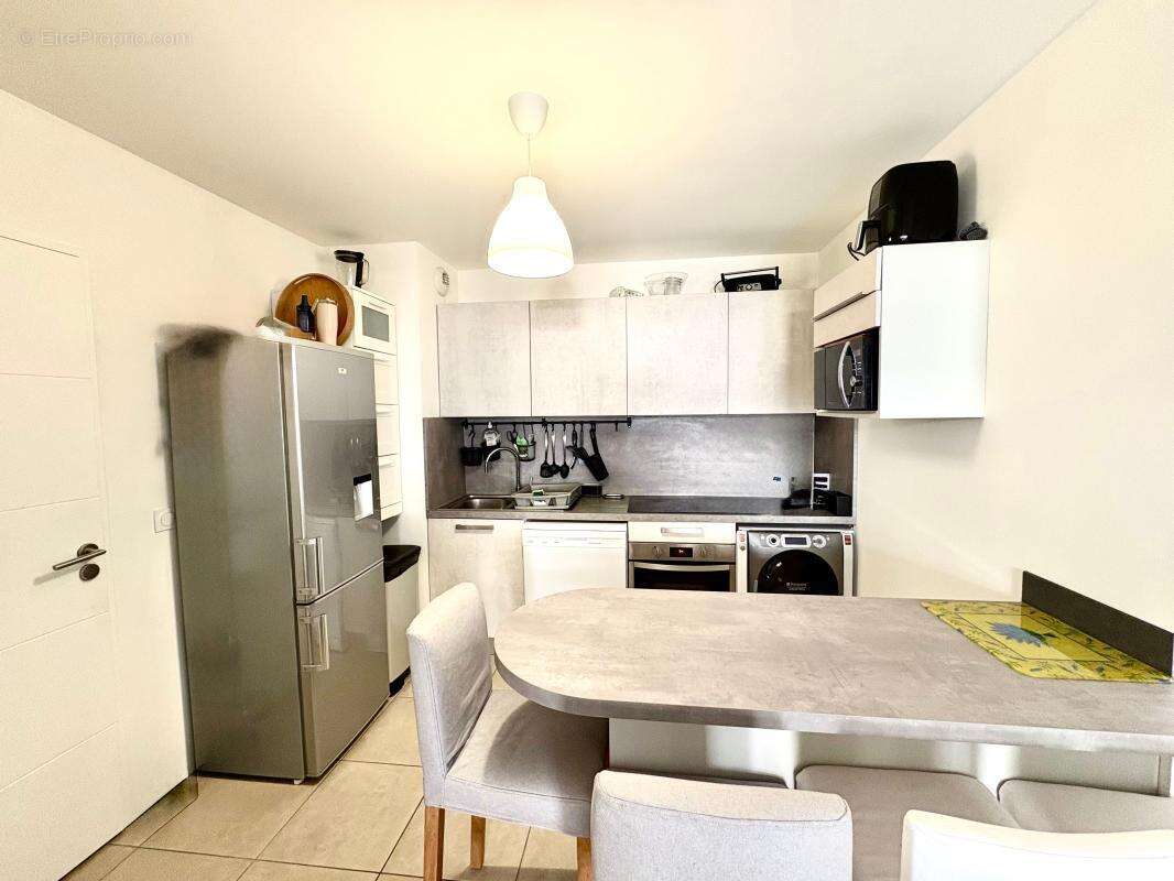 Appartement à LA ROQUETTE-SUR-SIAGNE