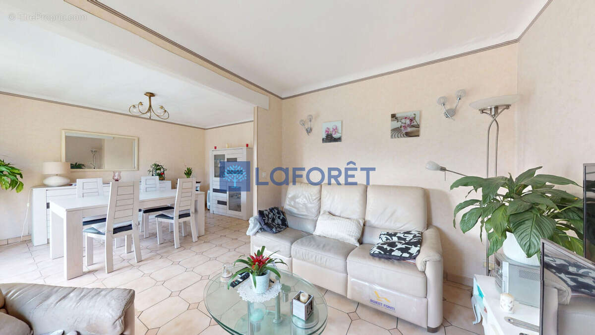 Maison à PARAY-VIEILLE-POSTE