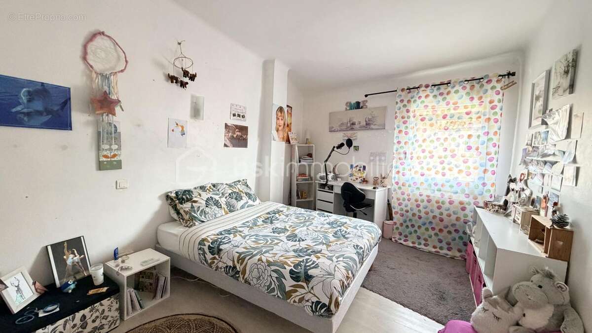 Maison à PEZILLA-LA-RIVIERE