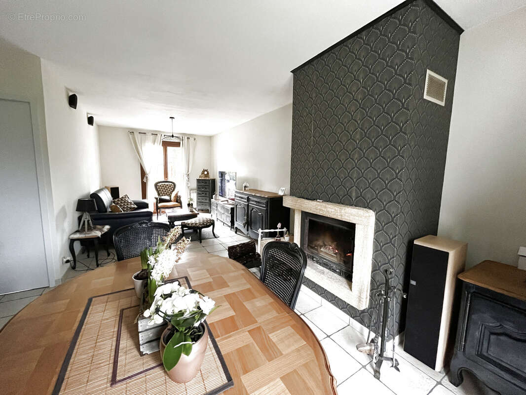 Maison à LA CHAPELLE-LA-REINE