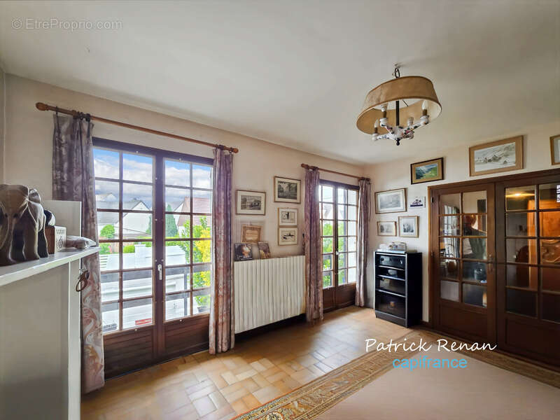 Maison à LES CLAYES-SOUS-BOIS