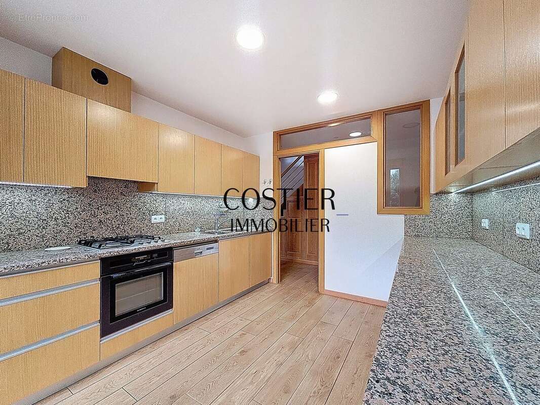 Maison à SAINT-MAUR-DES-FOSSES