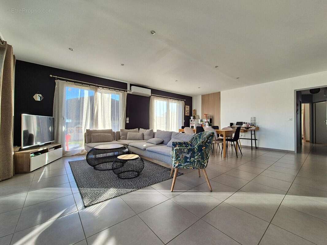 Maison à SAINT-ETIENNE-DU-BOIS