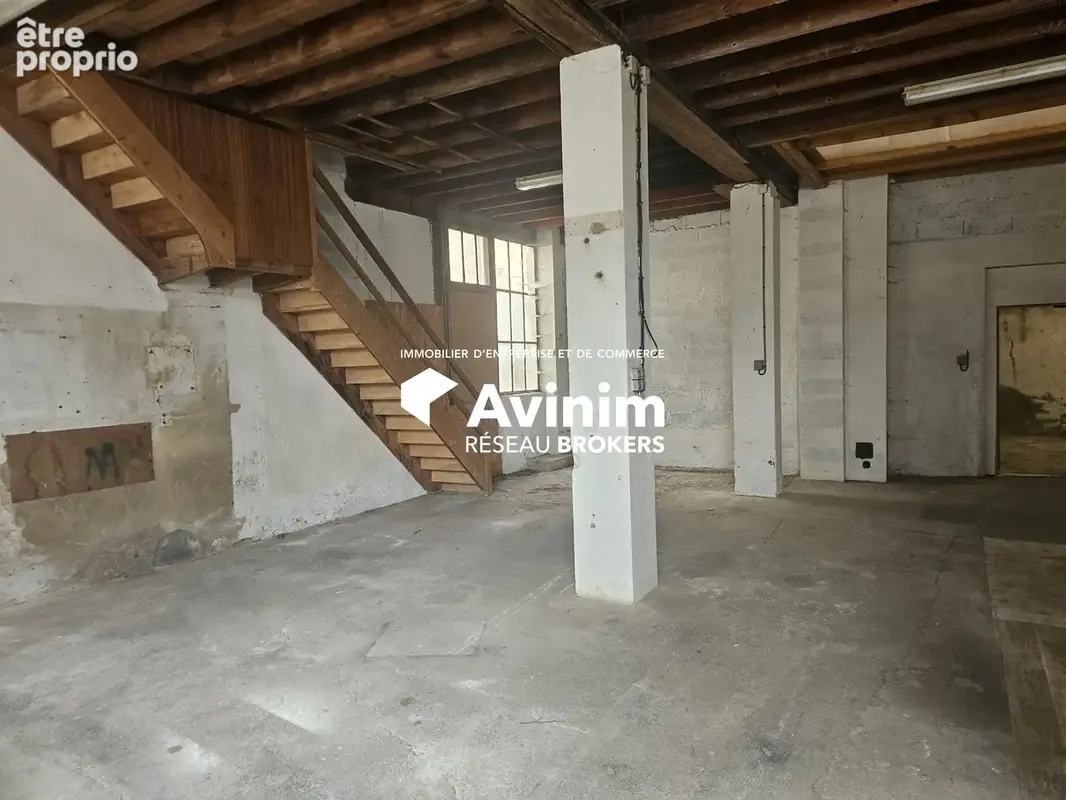 Commerce 300 m² à Saint-Julien-Sur-Reyssouze  - photo 1