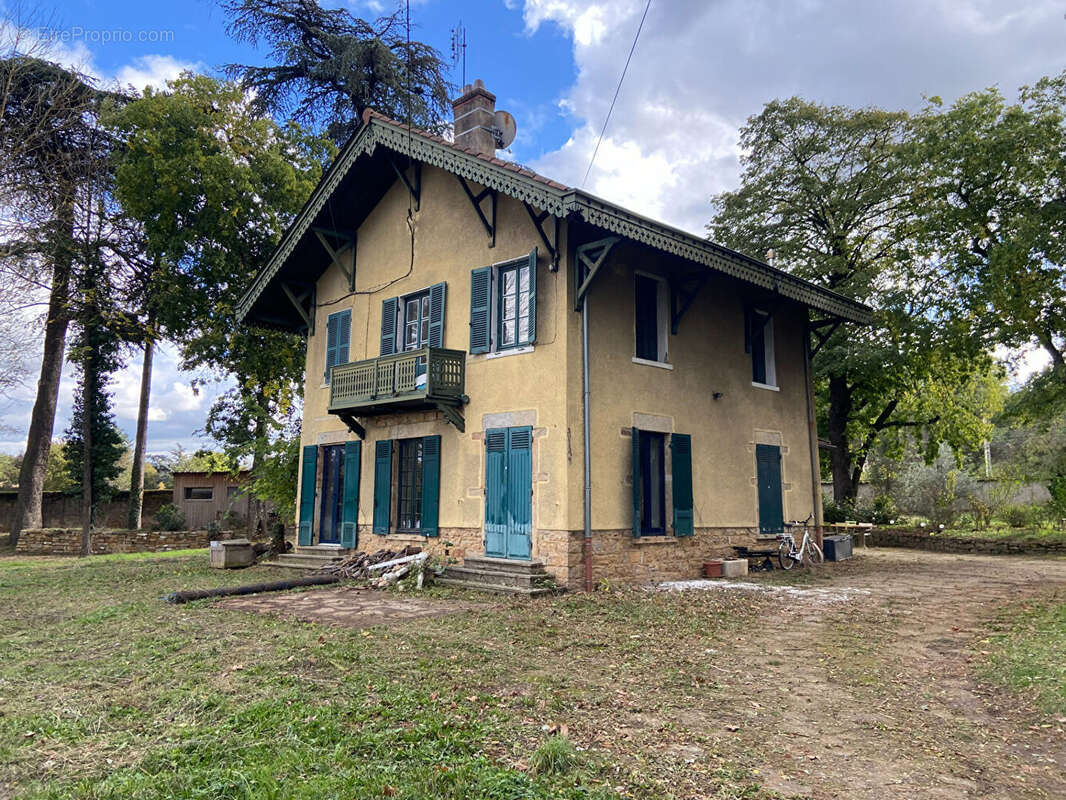 Terrain à CURIS-AU-MONT-D'OR
