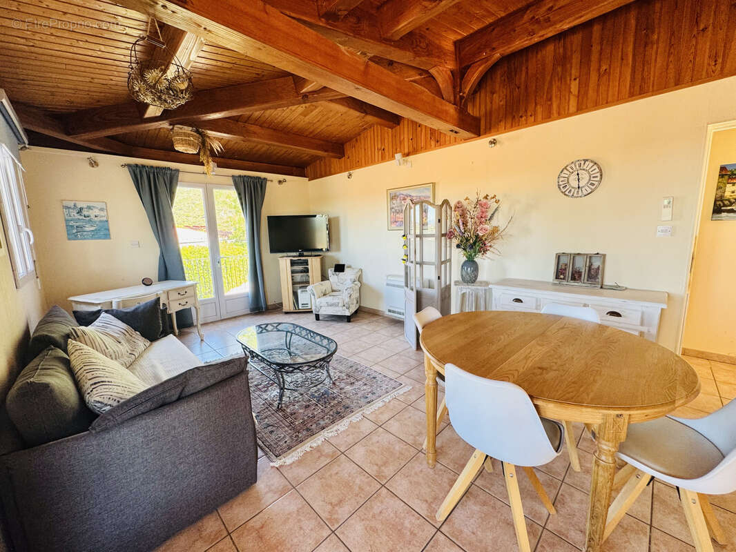  À vendre   Élégante maison T3 avec jardin dans un domaine privé et sécurisé à Bormes-les-Mimosas  - photo 2