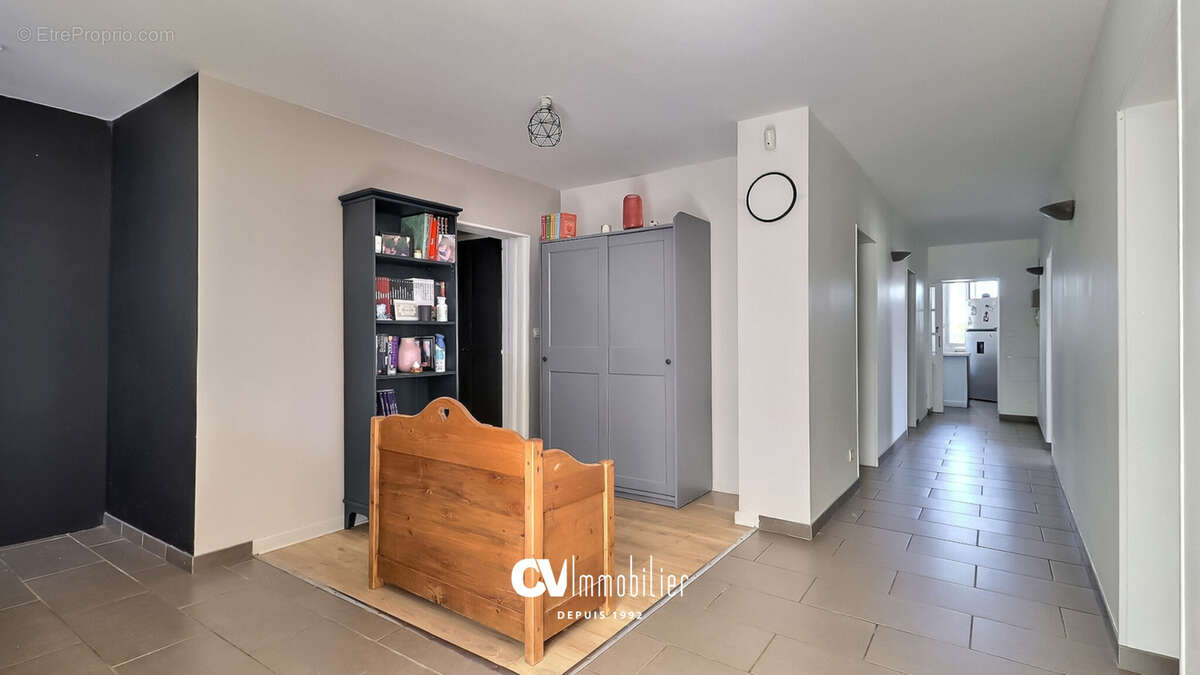 Appartement à SAINT-ETIENNE-DU-VAUVRAY