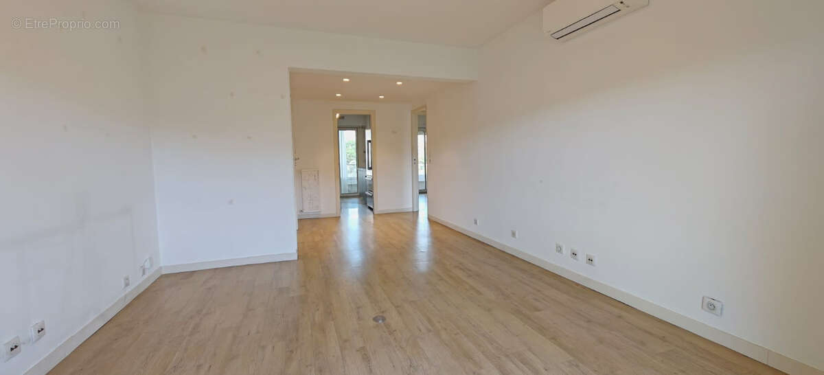 Appartement Antibes 3 pièces 64 m² habitable - 57.71 m2 carrez - dernier étage - parking et cave - photo 2