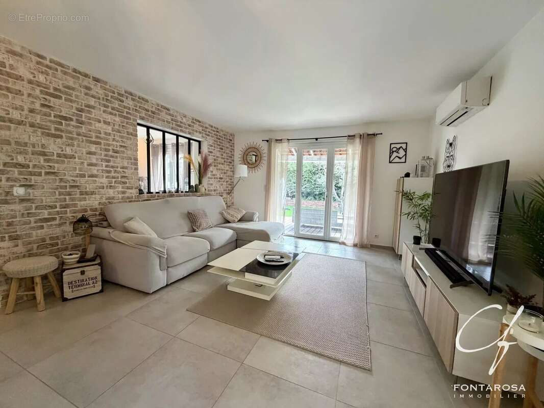 Maison à PUGET-SUR-ARGENS