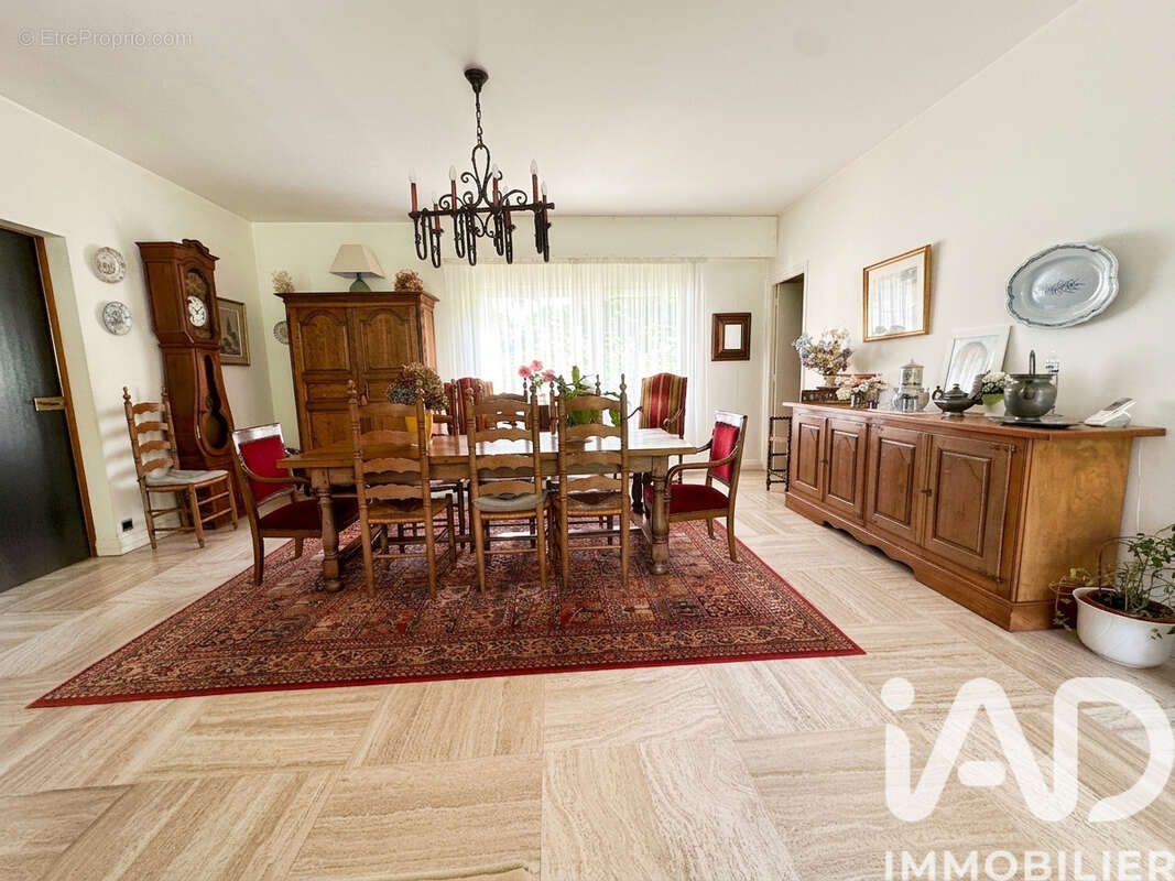 Maison 243 m² à Saint-Martin-Du-Manoir  - photo 5