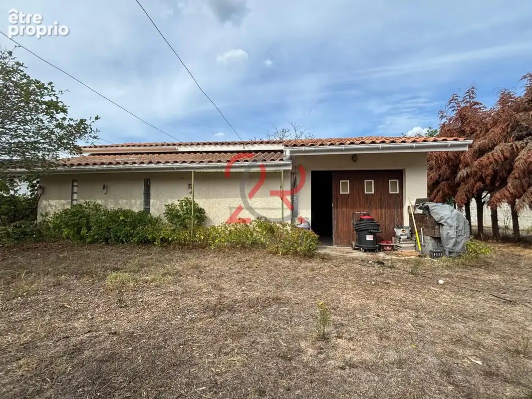 Maison 4 chambres sur 2451 m2 de terrain avec garage de 90 m2 à transformer - photo 11