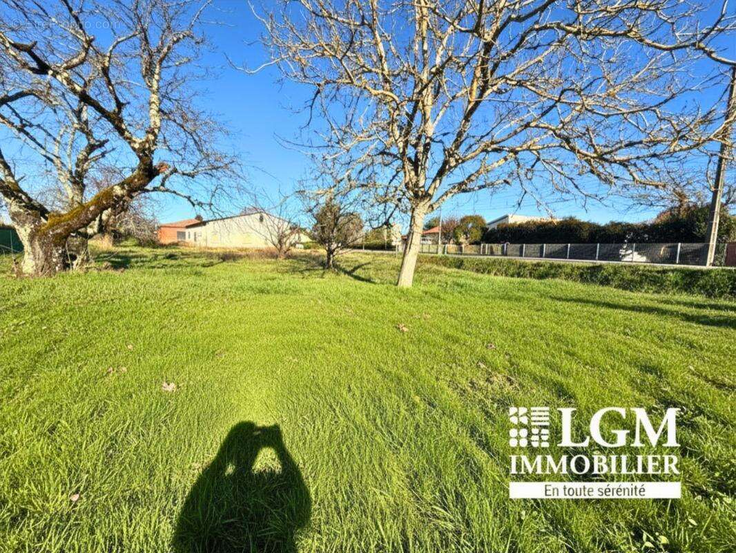 Terrain à MONTBETON