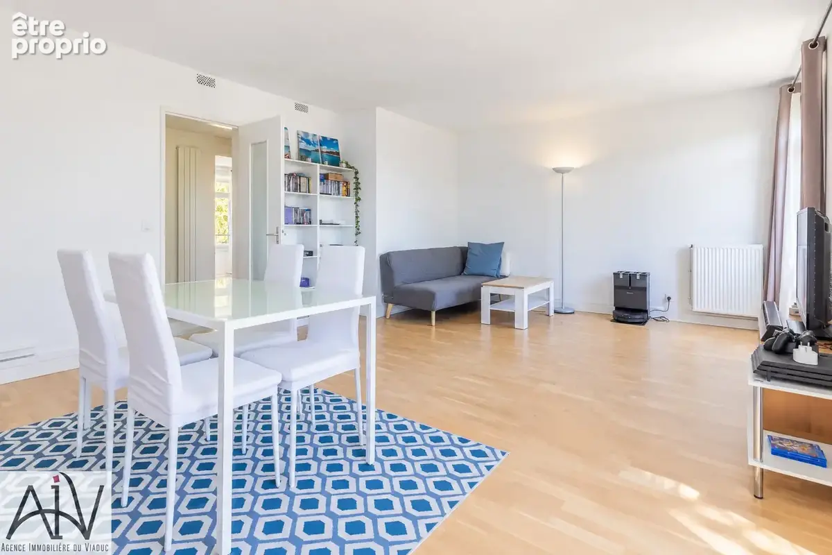 Appartement 5 pièces de 82 m2 avec trois chambres, box et cave - photo 3