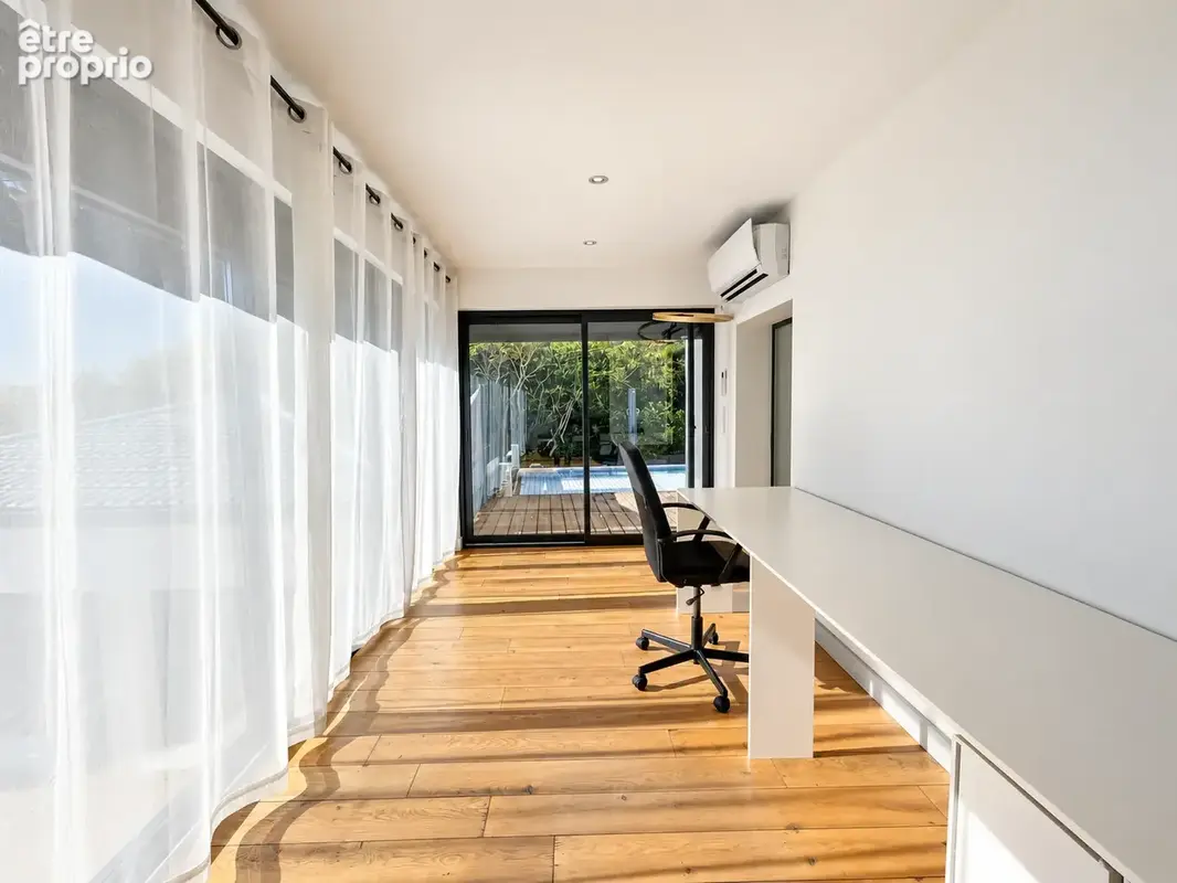 Propriété familiale rénovée avec piscine   sainte-foy-lès-lyon - photo 14