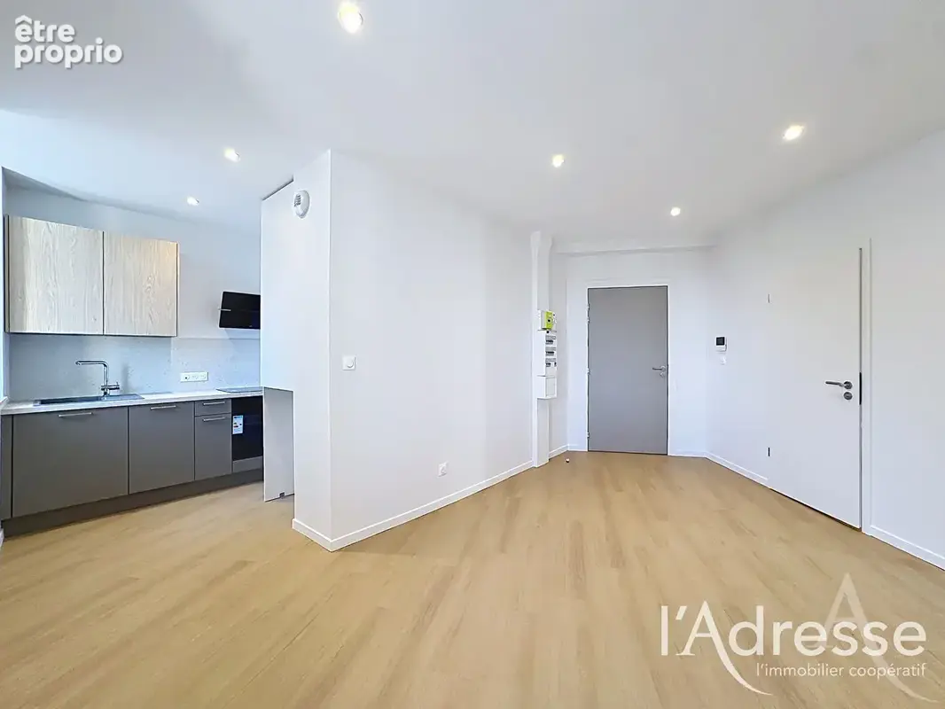 T2 dernier etage - residence 1903 - st therese/vacquinere - photo 2