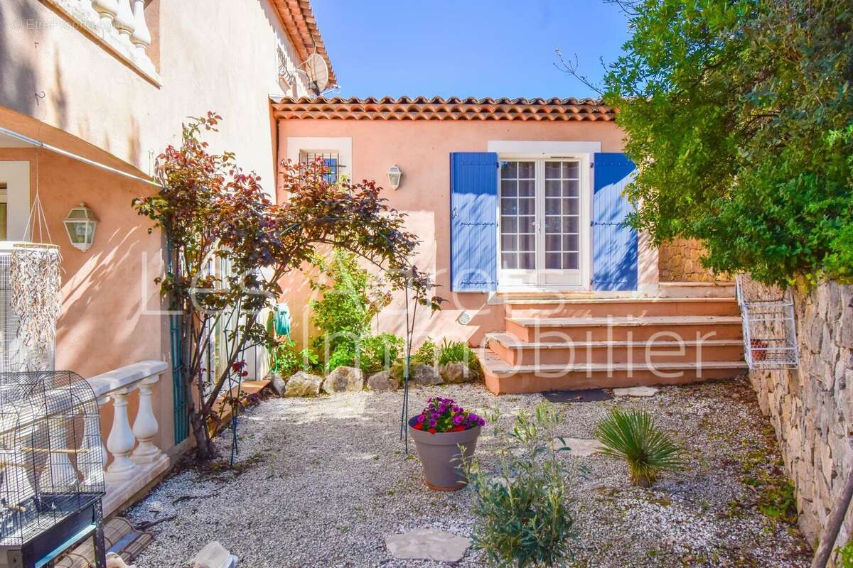 Maison à LES ADRETS-DE-L'ESTEREL