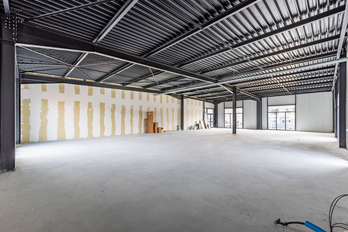 Commerce à BRIVES-CHARENSAC