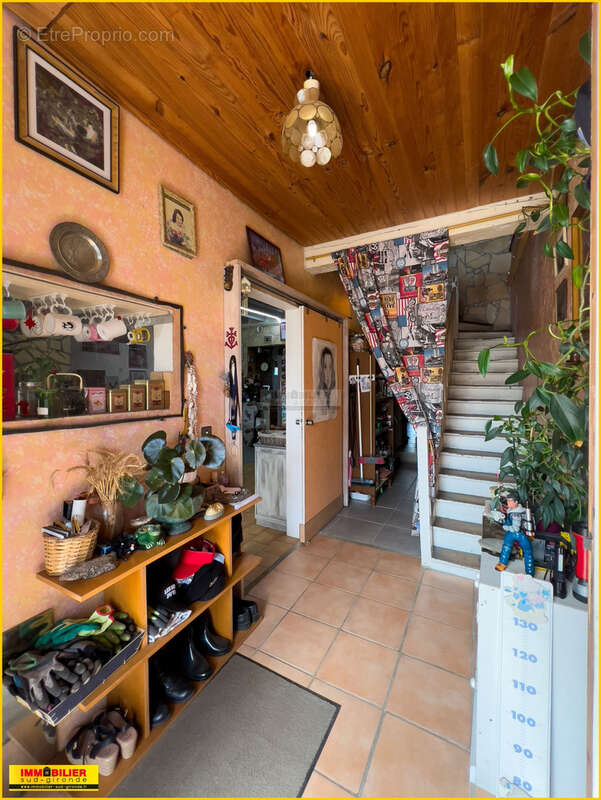 Autre à ILLATS