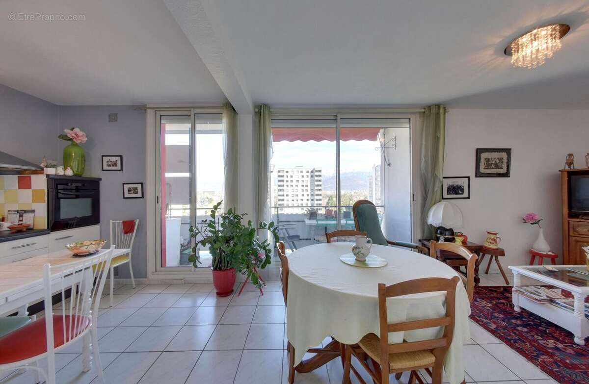 Appartement à SEYSSINET-PARISET