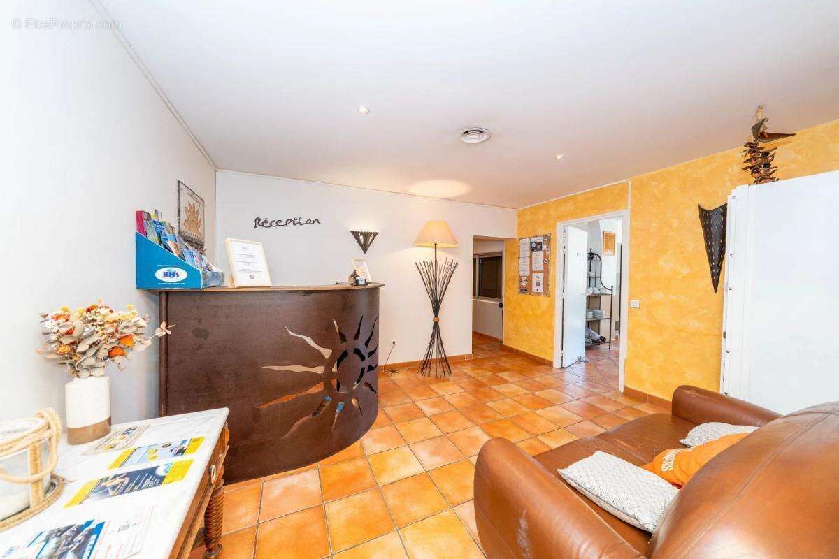 Commerce à ROQUEBRUNE-SUR-ARGENS