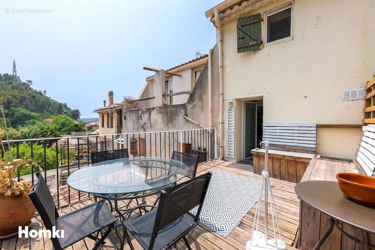 Appartement à ROQUEVAIRE