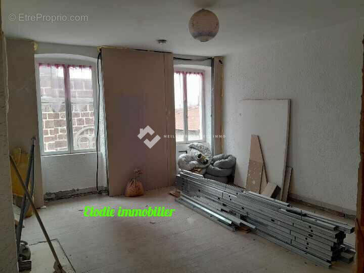 Appartement à SAINT-GEORGES-D'AURAC