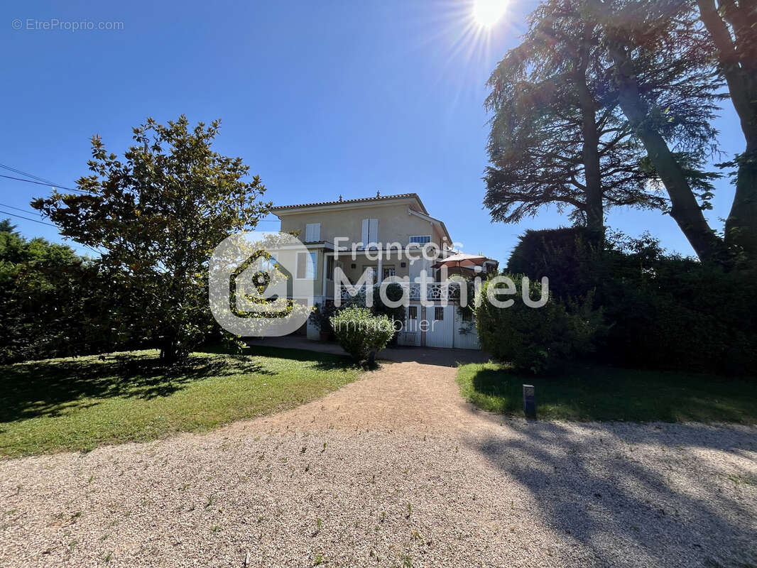 Maison à REYRIEUX
