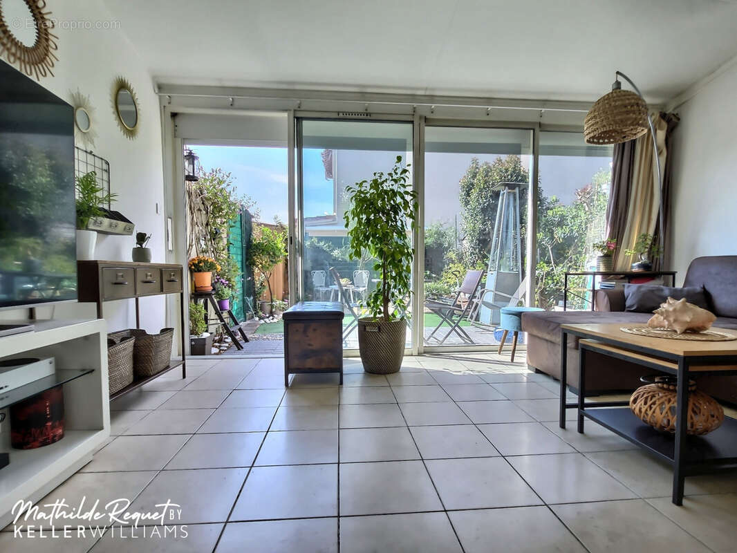 Appartement à BORMES-LES-MIMOSAS