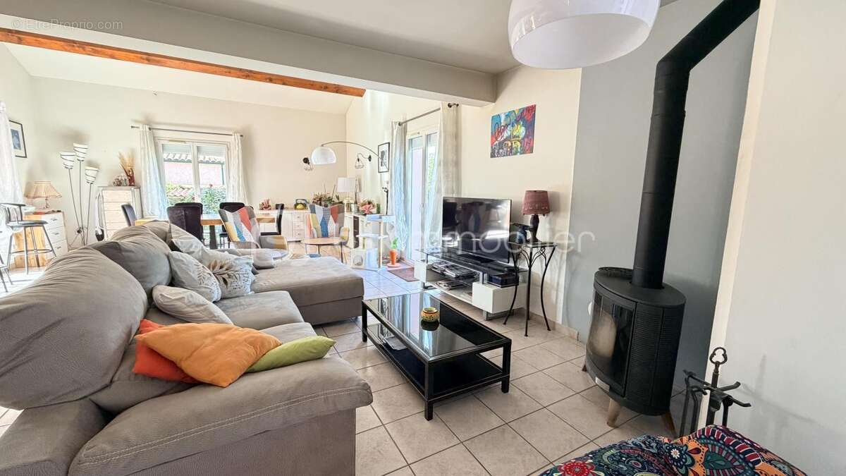 Maison à PEZILLA-LA-RIVIERE