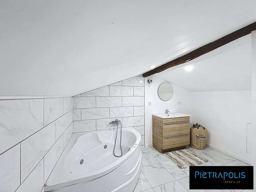 Maison à REGNIE-DURETTE