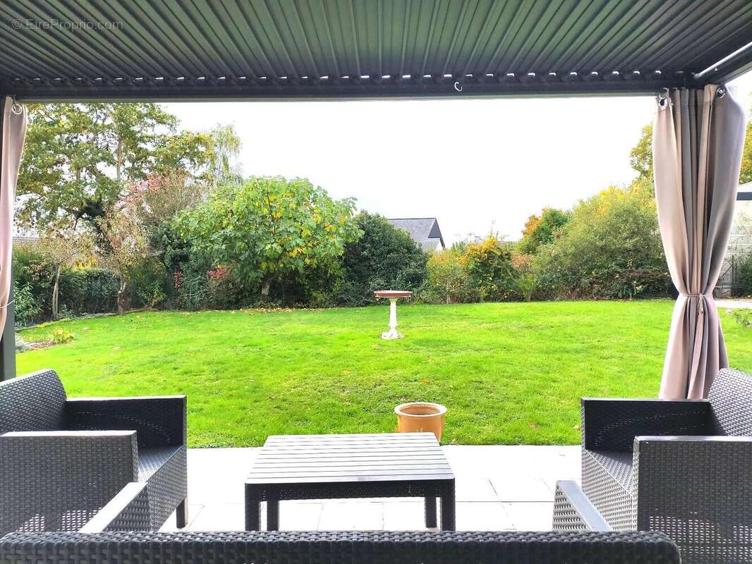 terrasse pergola maison plain-pied Villaines la Juhel - Maison à VILLAINES-LA-JUHEL