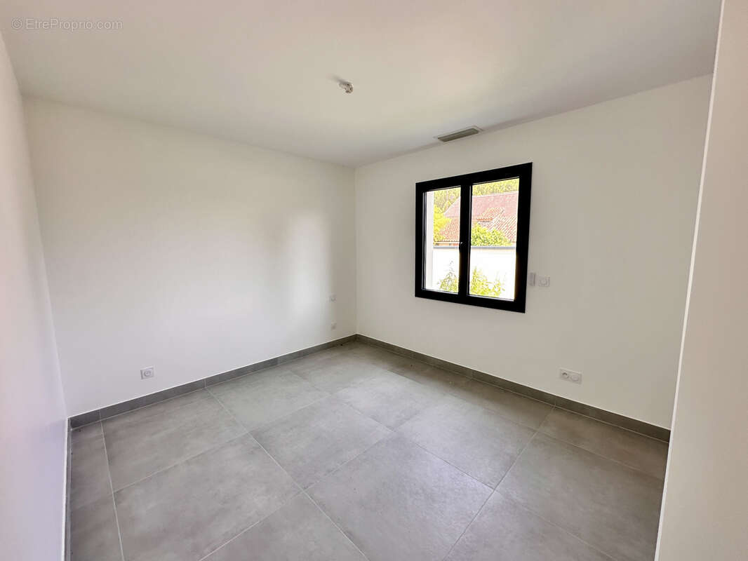 Maison à COURS-DE-PILE