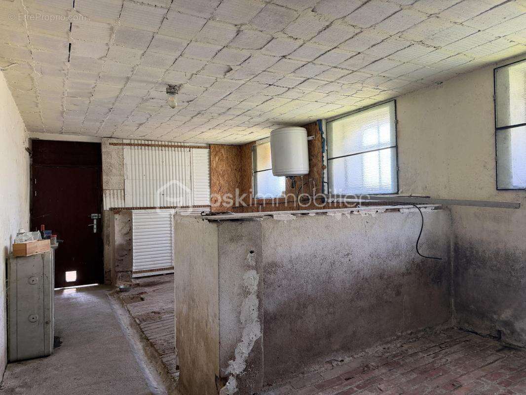 Grande maison de campagne avec plusieurs dépendances - photo 12