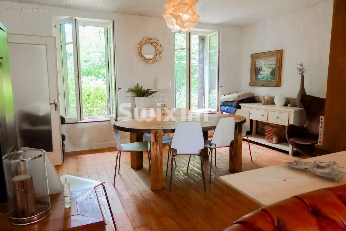 Maison à LES MAILLYS