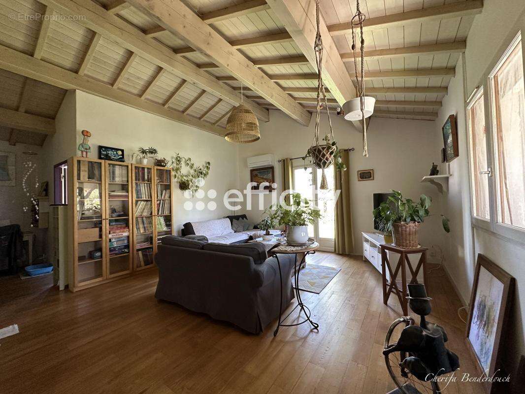 Maison à SAINT-CAPRAIS-DE-BORDEAUX