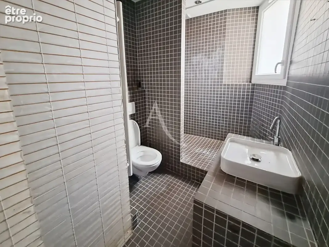 Appartement de charme au RDC de 47 m² avec dépendance et cave voûtée rénovée - Centre-ville d'Arpajon - photo 3