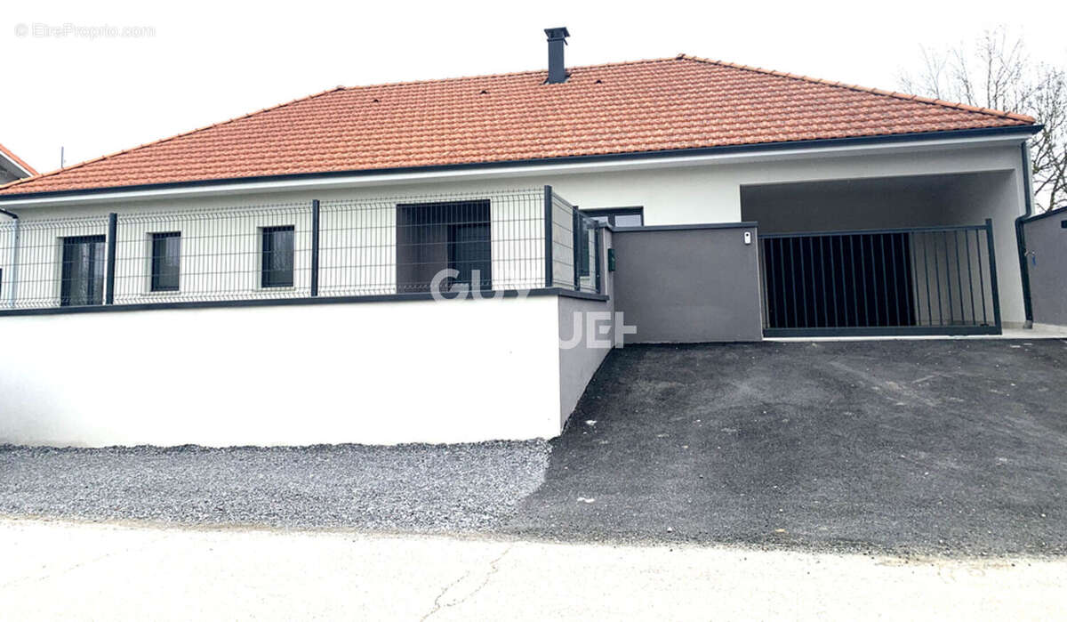 Maison à MAZEROLLES