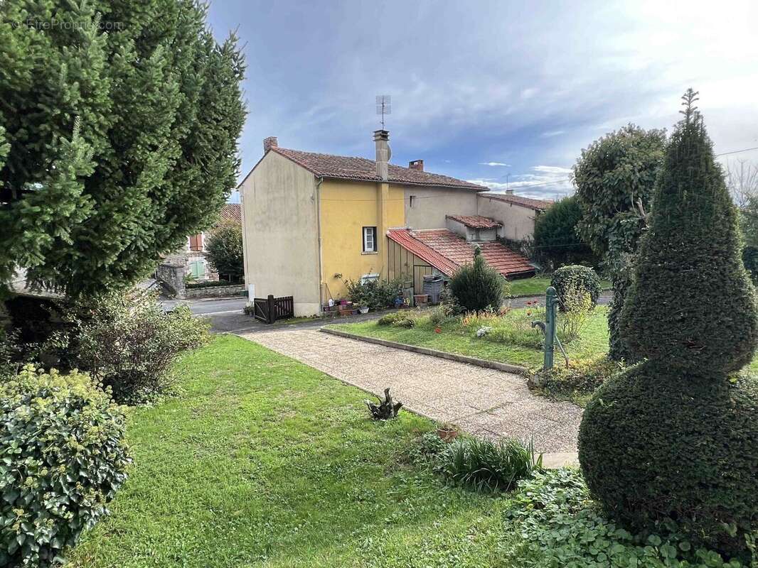 Maison à CONFOLENS