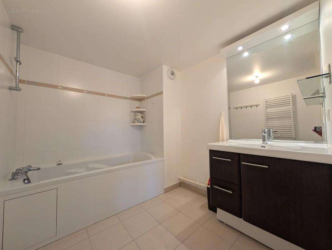 Appartement à LES CLAYES-SOUS-BOIS