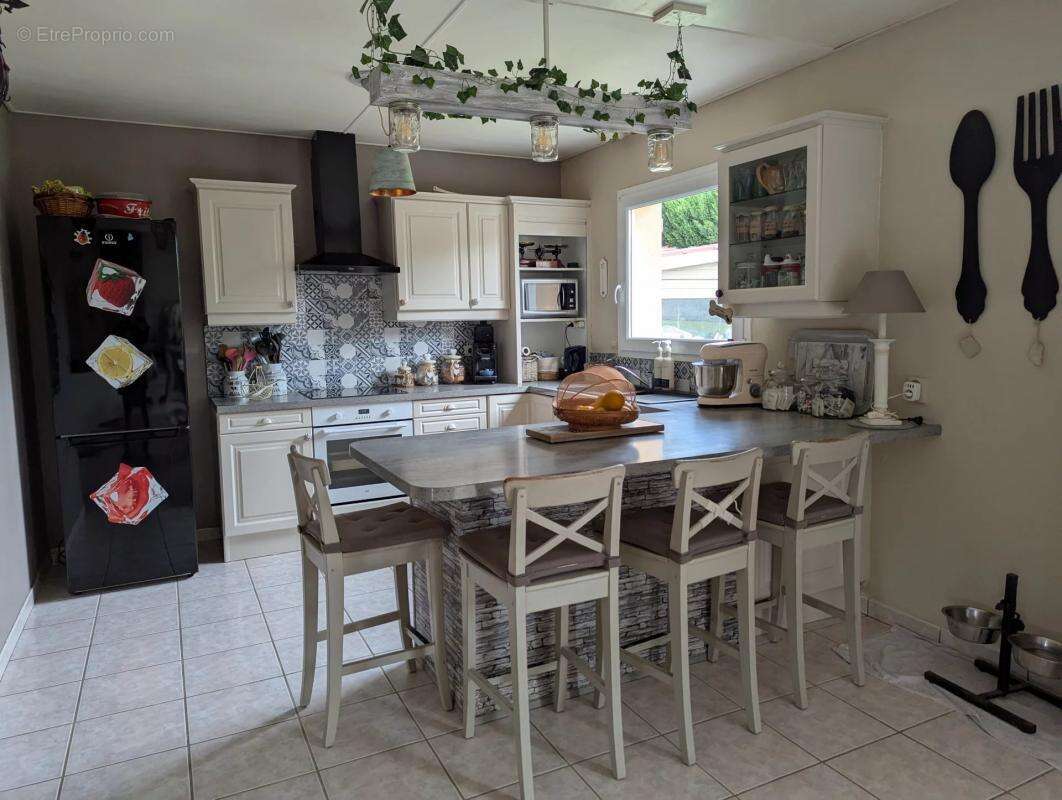 Maison à VEAUCHETTE