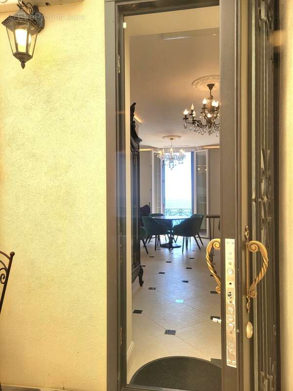Appartement à ROQUEBRUNE-CAP-MARTIN
