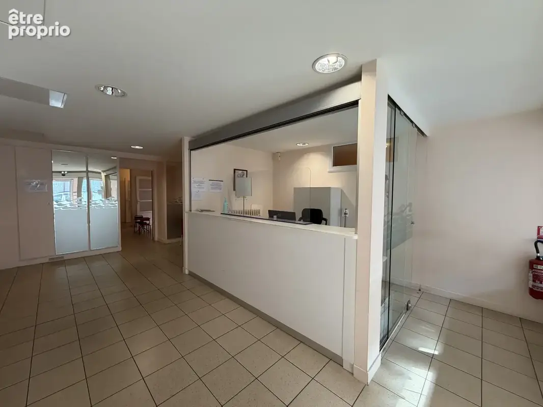 Local Professionnel - Idéal Prof. médicale - 150 m2 Plein Pied - ORLEANS - photo 3