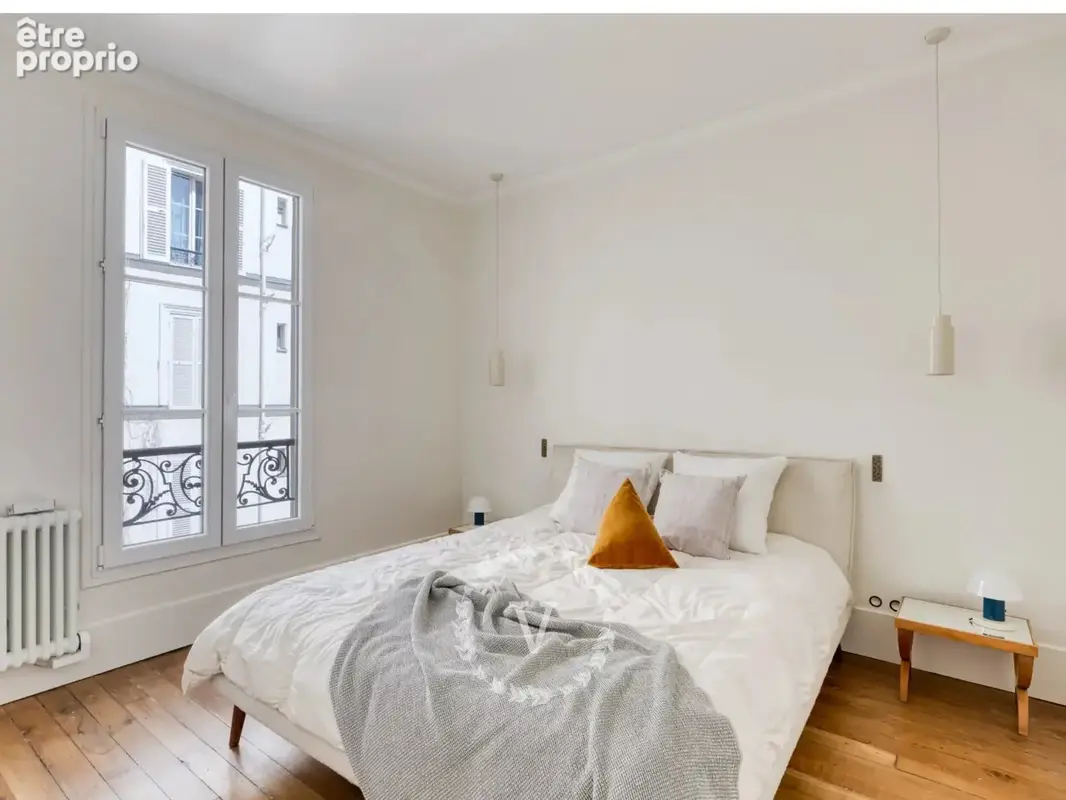 Rue de Clichy – Rénovation d'architecte, beaux volumes, balcon et cave - photo 4