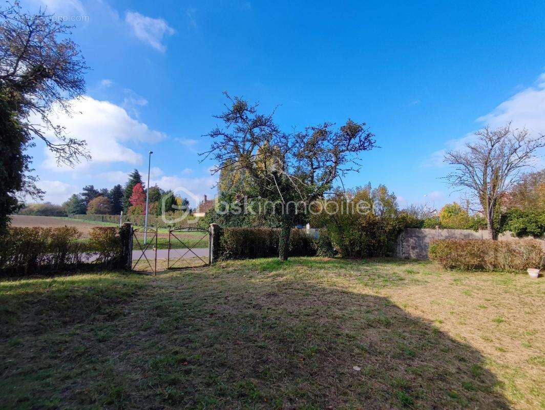 Maison à THORIGNY-SUR-OREUSE