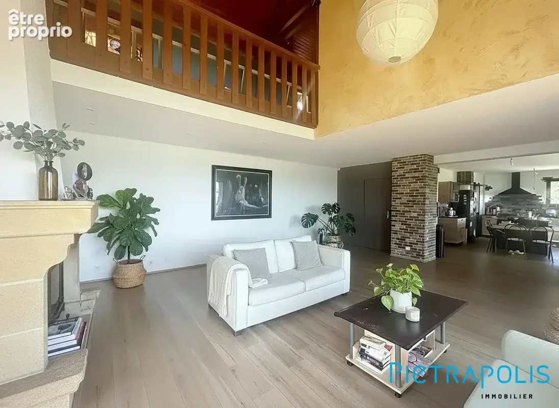 Maison 8 pièces 220 m² à vendre à Les Sauvages (69170) - photo 2
